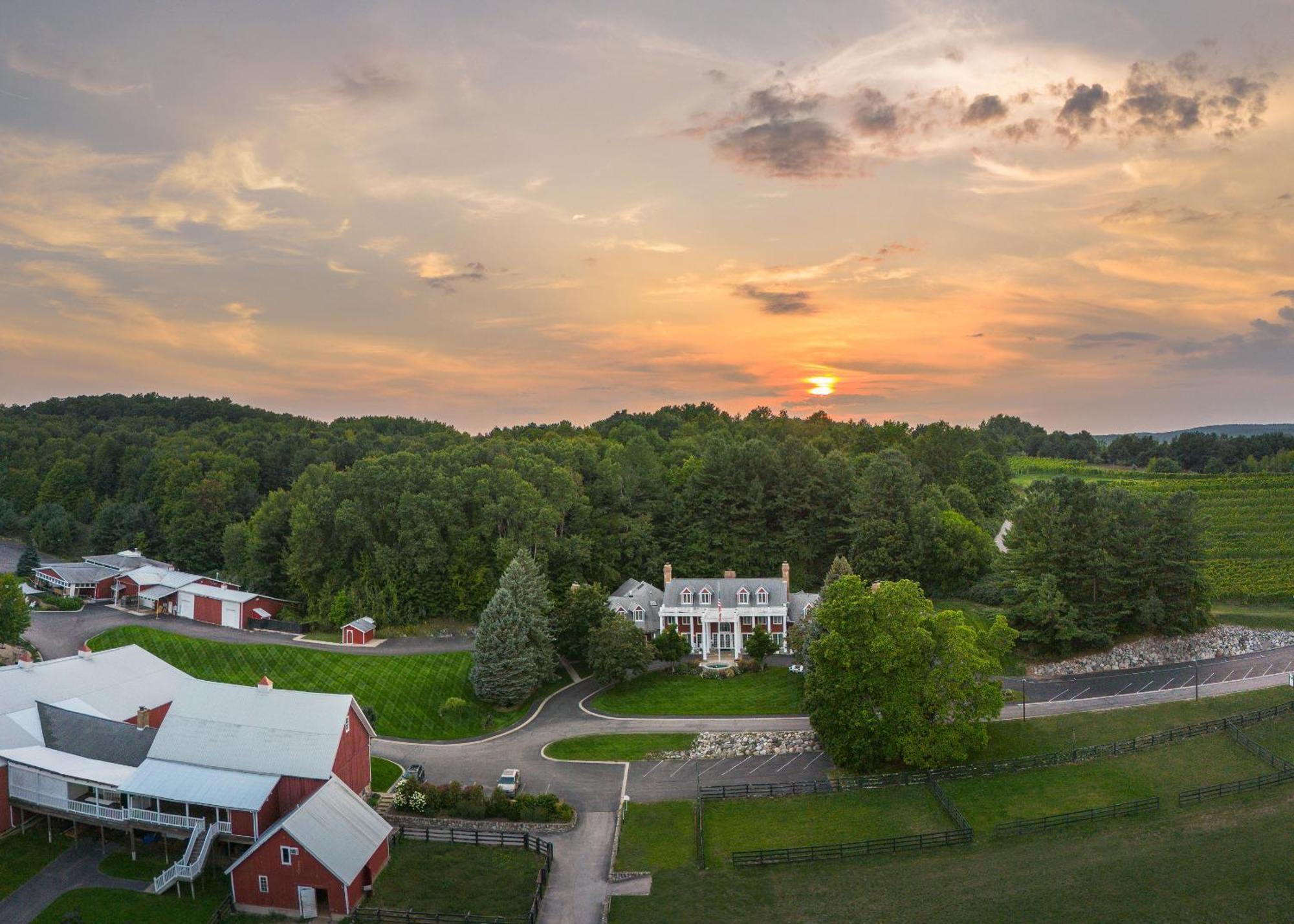 Inn At Black Star Farms Suttons Bay 外观 照片