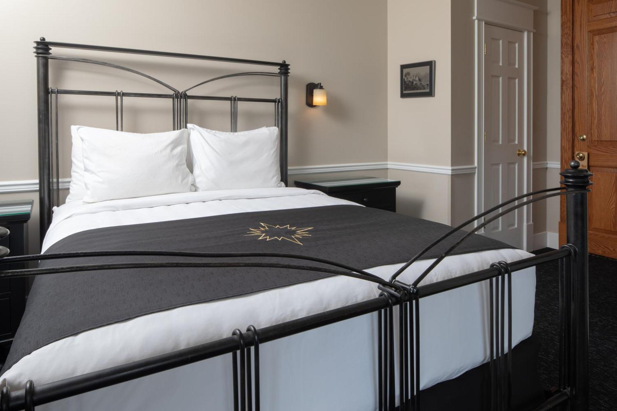 Inn At Black Star Farms Suttons Bay 客房 照片